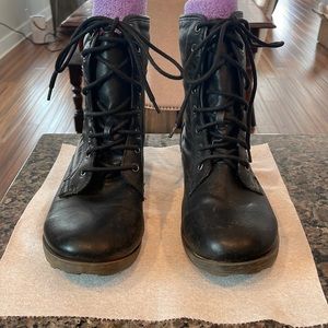 Combat boots
